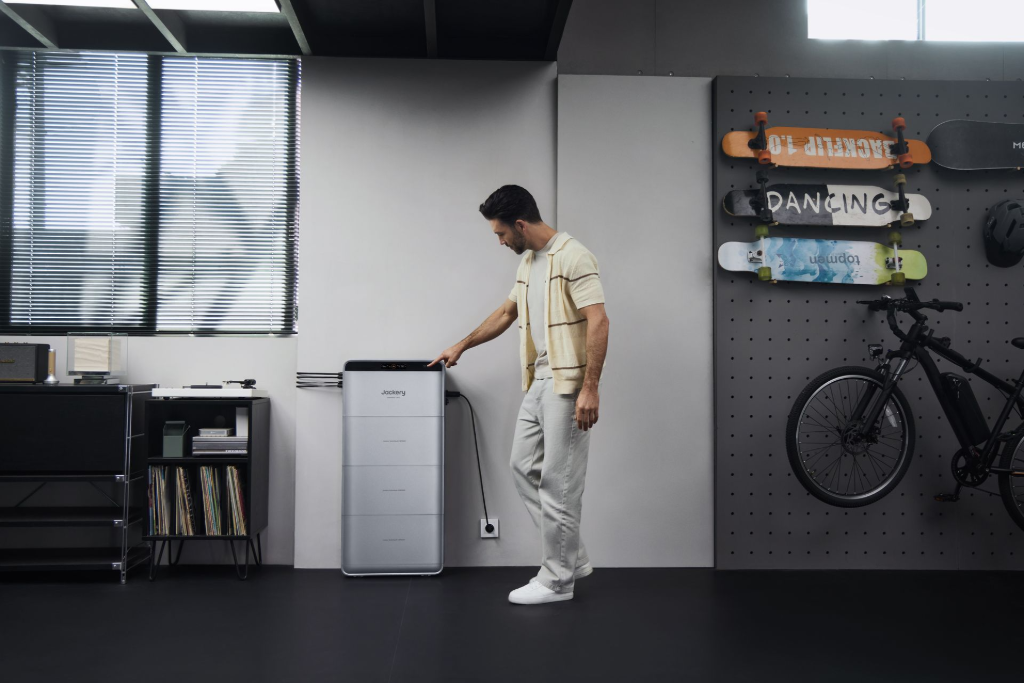 Jackery Plug &amp;amp; play home battery